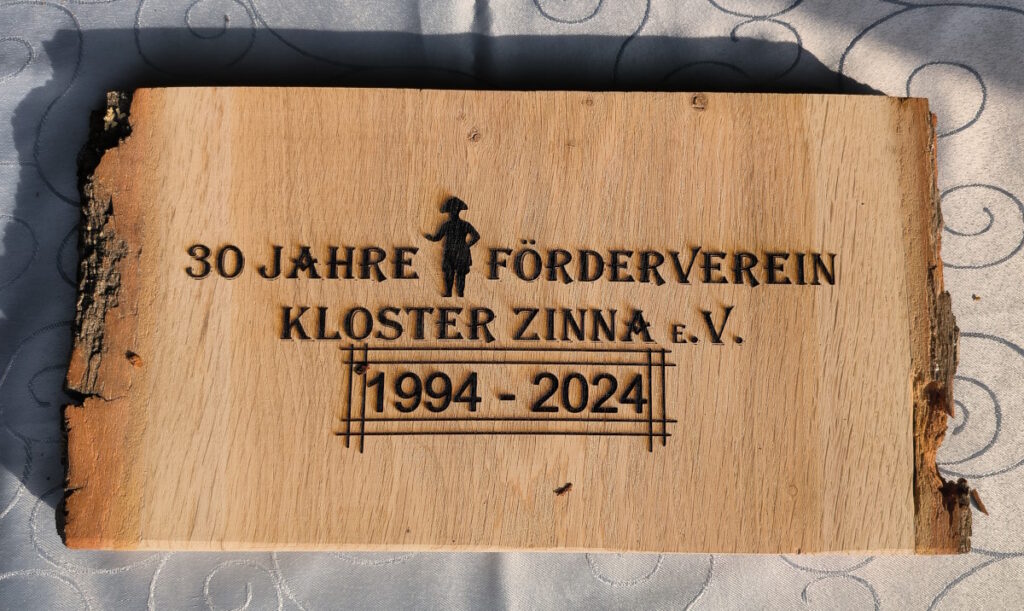 Eines der Geschenke, welches die Mitglieder des Fördervereins Kloster Zinna e.V. am Samstag erhalten haben.