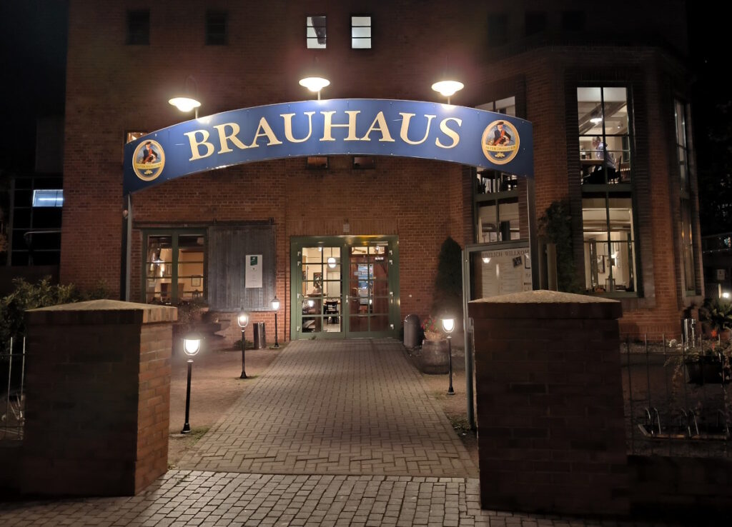 Das Eingangsportal vom Brauhaus in Dessau.