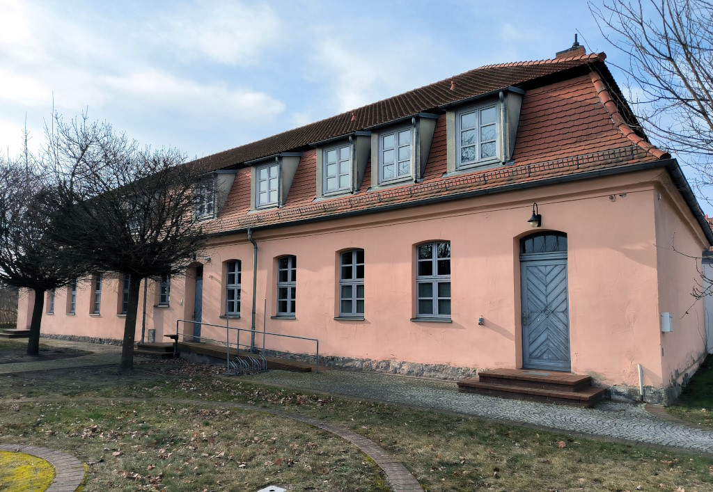 Die Rückansicht vom Alten Zollhaus in Kloster Zinna.