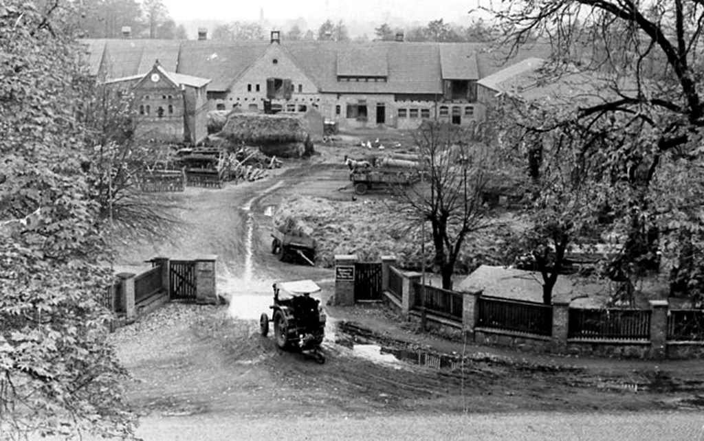 Das Foto zeigt das Gut Kaltenhausen in der Nachkriegszeit.