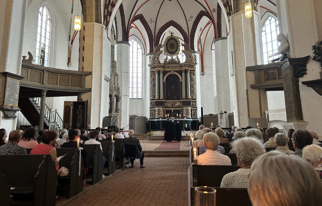 Die Reihen in der Nikolaikirche Jüterbog waren zur Andacht gut gefüllt.
