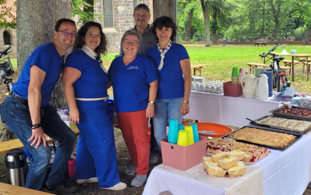 Die Mitglieder des Fördervereins am Versorgungsstand.