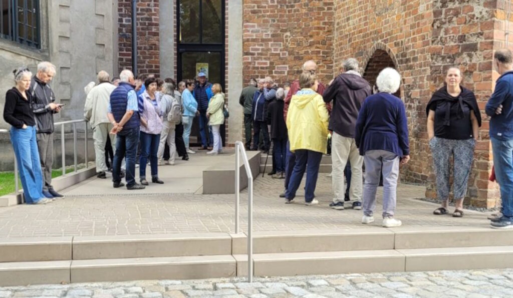 Großer Andrang vor dem Eingang des Museums.